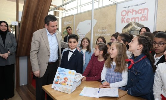 Başkan Erkan Aydın Bursa Kitap Fuarı'nda: 'Beynimizi ve Geleceğimizi Kitapla Eğitmeliyiz'