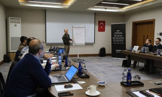 Bursa Business School'da Yapay Zeka Rüzgarı: İş Dünyasında Verimlilik İçin Dijital Dönüşüm Hamlesi!