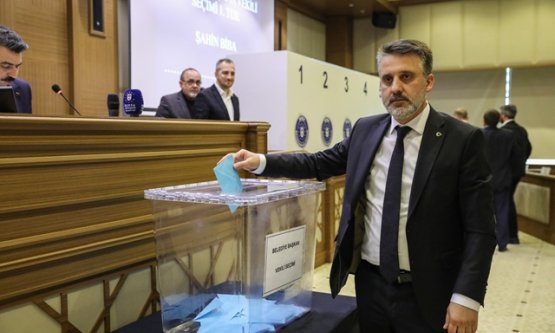 Bursa Büyükşehir'de Yeni Dönem: Başkanvekilliğine Şahin Biba Seçildi!