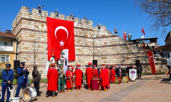 Bursa'da 700 Yıllık Fetih Ruhu: Pınarbaşı Kapısı'nda Tarihi Tören!