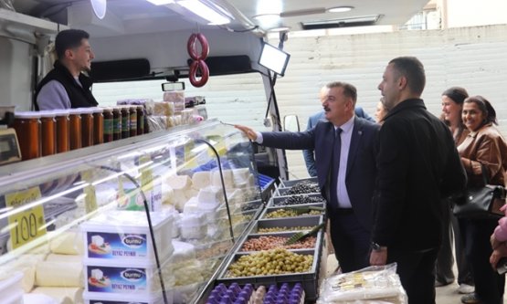 Bursa'da Anahtar Parti'den Pazar Mesaisi: 'Hangi Vatandaşa Dokunsak Bin Ah İşitiyoruz'