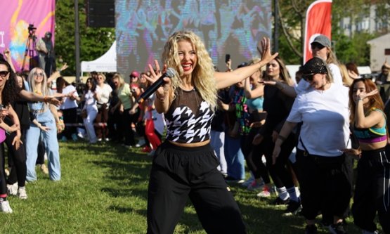 Bursa'da Dans ve Spor Şöleni: Hüdavendigar Kent Parkı'nda Zumba Rüzgarı Esiyor!