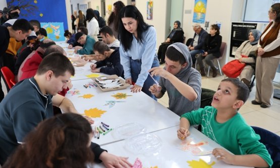 Bursa'da Otizm Farkındalığı İçin Anlamlı Buluşma: 'Aynı Gökyüzü Altında Gülümsüyoruz'