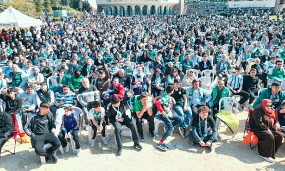 Bursa'da Şampiyonluk Ateşi Millet Bahçesi'nde Yandı: Bursaspor Dev Ekranda Tek Yürek İzlendi!