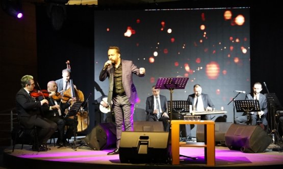 Bursa'da Türk Sanat Müziği Rüzgarı: 'Gönlümüzdeki Nağmeler' Kulakların Pasını Sildi!