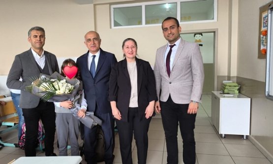 Gemlik'te Geleceğin Yöneticileriyle Buluşma: Kaymakam Canbaba 3/F Sınıfının Davetine Katıldı!