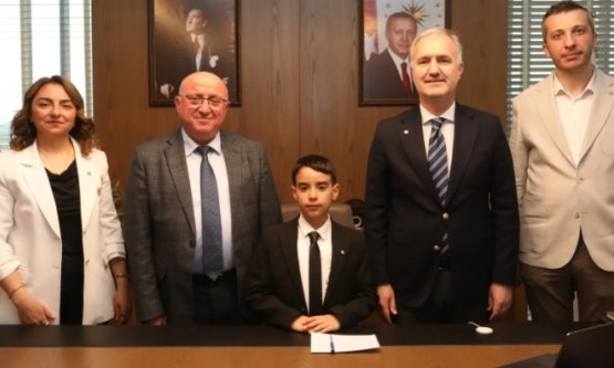 İnegölde 23 Nisan Heyecanı: Başkanlık Koltuğu Umut Alp Yiğitin!