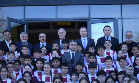 İnegölspor'dan Dev Proje: 1.100 Öğrenci Bordo-Beyaz Formalarına Kavuştu!