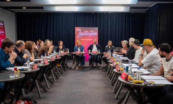 Kahkaha Geri Dönüyor: '2 Aile Arasında' Filminin Dev Kadrosu Okuma Provasında Buluştu!