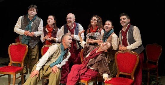 Mizah ve Politika Podyum Sanat Mahal'de Buluşuyor: 'Yalancı Aranıyor' Yeniden Sahnede!