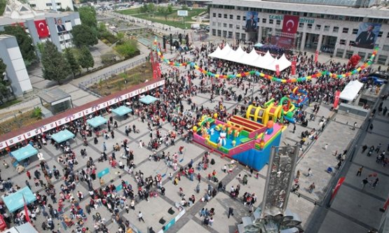 Nilüfer'de 23 Nisan Coşkusu: Cumhuriyet Meydanı Dev Bir Çocuk Şenliğine Dönüşüyor!