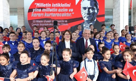 Nilüfer'de 23 Nisan Karnavalı: Cumhuriyet Meydanı Çocukların Neşesiyle Doldu!