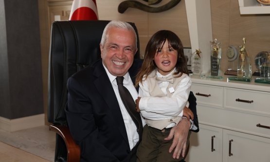 Nilüfer'de Başkanlık Makamı Çocuklara Emanet: 'Egemenlik Çocuktan Başlar!'