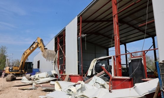 Nilüfer'de Tarım Arazilerine Sıkı Takip: 4 Kaçak Yapı Daha Yıkıldı!