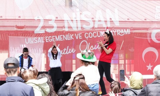 Osmangazi'de 23 Nisan Karnavalı: Osmangazi Meydanı Çocuk Şenliğine Dönüştü!