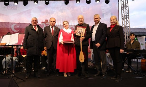 Osmangazi'de 23 Nisan Rüzgarı: Cahit Berkay ve Gençlik Orkestrası'ndan Dev Konser!