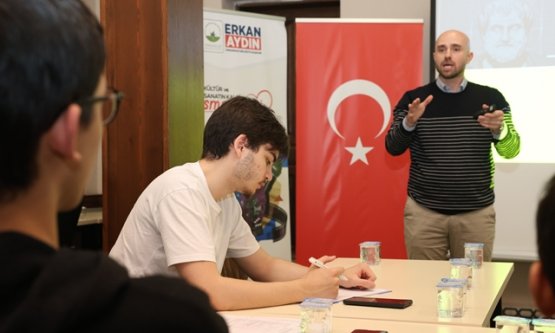 Osmangazi'de Gençlerin 'Hakikat' Yolculuğu: Bilgi Kirliliğine Karşı Felsefi Kalkan