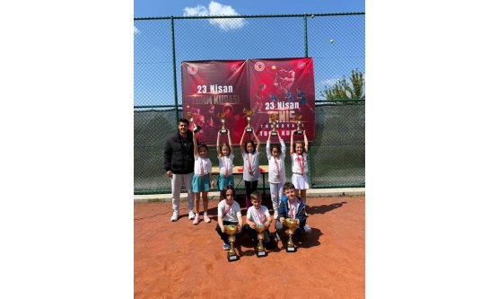 Osmangazinin Genç Raketleri TBMM 23 Nisan Kupasına Damga Vurdu: Madalyalar Peş Peşe Geldi!