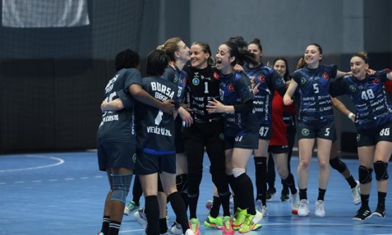 Pistten İnmeyen Lider: Bursa Büyükşehir Belediyespor Şampiyonluk Yolunda Dev Adım Attı!