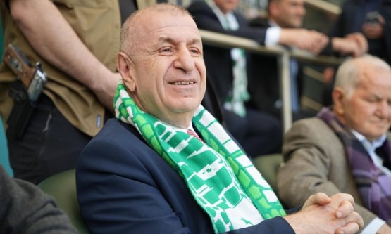 Ümit Özdağ Bursaspor Tribünlerinde: Şampiyonluk Heyecanına Taraftarla Ortak Oldu