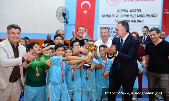 Kestel'de okul sporları ilçe birincileri ödüllendirildi