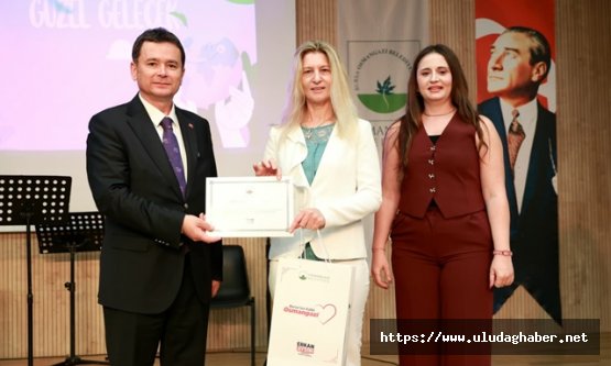 Osmangazi Belediyesi'nin atık toplama yarışmasında kazanan okullar ödüllendirildi