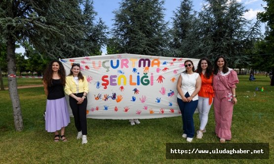 Osmangazi Belediyesi Osmek kursiyerleri uçurtma şenliğinde çocuklarla buluştu