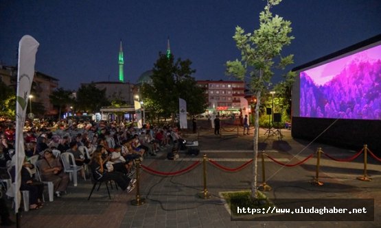 Osmangazi'de Açık Hava Sinema Günleri Bağlarbaşı'nda başladı