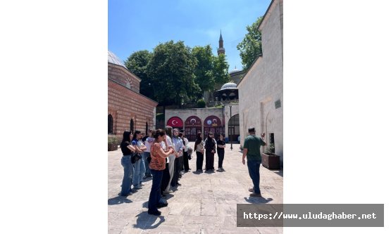 Yıldırım Belediyesi 'Adım Adım Kadim Bursa' projesiyle gençleri tarihle buluşturuyor