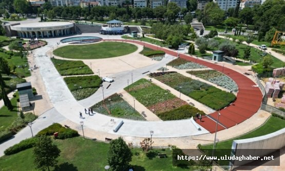 Bursa Büyükşehir Belediyesi Millet Bahçesi'ndeki yürüyüş yolunu yeniliyor