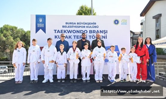 Bursa Büyükşehir Belediyespor'da Taekwondo kuşak terfi töreni heyecanı yaşandı