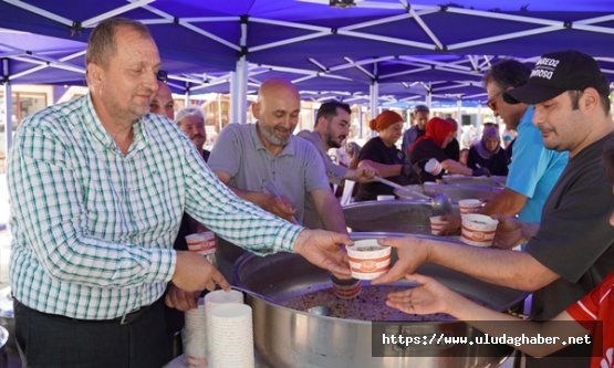 İznik Belediyesi'nden 5 bin kişiye Aşure ikramı