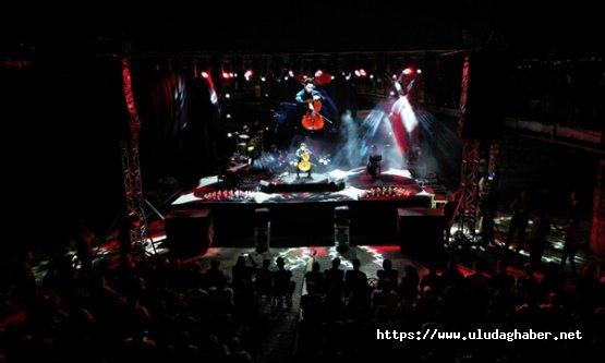 Uluslararası Bursa Festivali'nde Bagjan Oktyabr Gölyazı'da sahne aldı