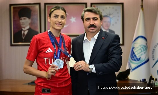 Yıldırımlı Milli Tekvandocu Hatice Kübra İlgün Kazakistan'dan çifte madalyayla döndü