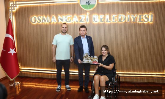 Başarılı Ralli Pilotu Kübra Denizci Keskin'den Başkan Erkan Aydın'a Roma Kupalı ziyaret