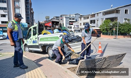 Bursa Büyükşehir Belediyesi'nden sonbahar öncesi yağmur suyu ızgaralarında kapsamlı temizlik