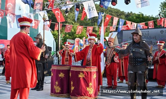 Bursa Büyükşehir Belediyesi'nin Fethin 700. Yıl Dönümü İlçe Şenlikleri Keles'te coşkuyla gerçekleştirildi