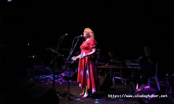 Bursa Büyükşehir Belediyesi sahil konserleri Mudanya Mütareke Meydanı#039;nda devam ediyor