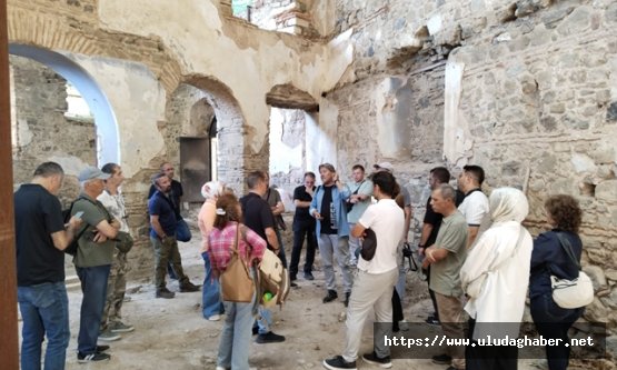 Bursalı turist rehberleri Mudanya ve Trilye'nin tarihi miraslarını inceledi