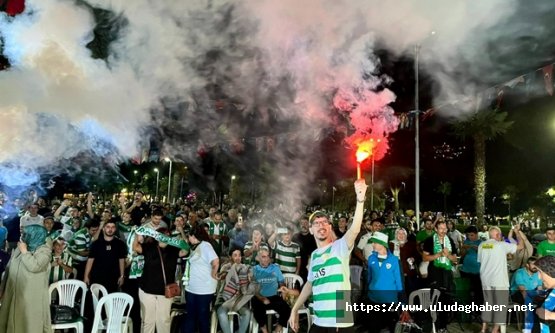 Bursaspor taraftarı dev ekranda buluştu: Kültürpark'ta 2-1'lik Kayserispor zaferi coşkusu
