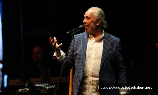Fatih Erkoç'tan Bursa Festivali'nde zamana meydan okuyan unutulmaz konser