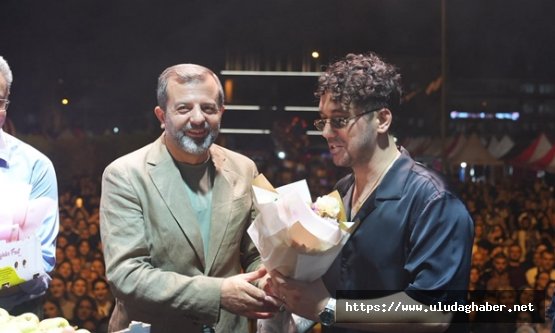 Gürsu'da 28. Armut Kültür ve Sanat Festivali coşkulu konserlerle sona erdi