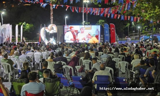 Kültürpark#039;ta Yeşilçam rüzgarı: Açık hava sinema akşamları Neşeli Günler ile başladı
