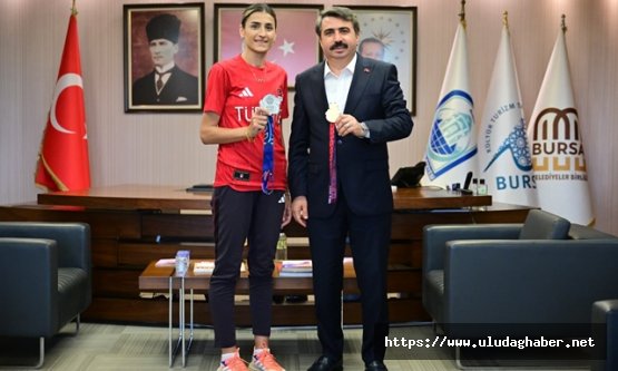 Milli tekvandocu Hatice Kübra İlgün Akdeniz Oyunları'nda şampiyon oldu