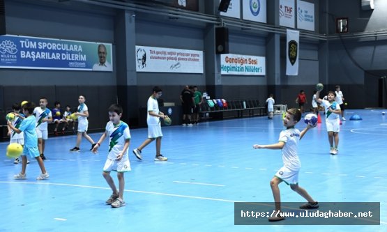 Nilüfer Belediyespor'dan Bursa'da bir ilk: Hentbol Akademisi kapılarını açtı