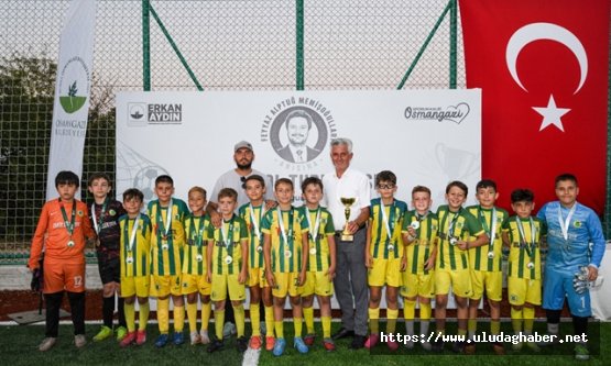 Osmangazi'de Feyyaz Alptuğ Memişoğulları Futbol Dostluk Turnuvası sona erdi