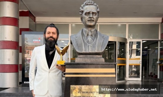 Sağlıklı Yaşam Vakfı#039;ndan anlamlı ödül: Nâzım Hikmet#039;in hatırasına ithaf edildi