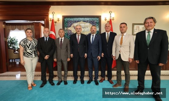 TUREB yönetimi ilk kez Bursa#039;da ağırlandı, BURO bayrağı Ağrı Dağı zirvesinde dalgalandı