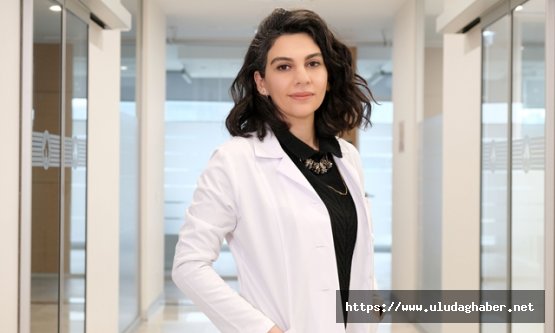 Uzmanından uyarı: Kusursuz bir gülüş için yalnızca beyaz dişler yeterli değil, 'pembe estetik' de şart!