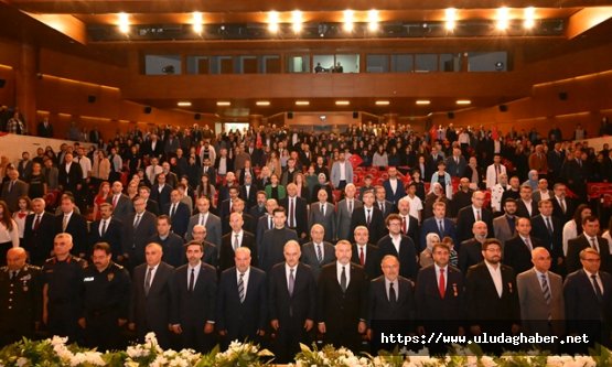 15 Temmuz Demokrasi ve Millî Birlik Günü Yarışmaları Türkiye Finali Bursa'da yapıldı: Gençlerin eserleri salonda duygusal anlar yaşattı